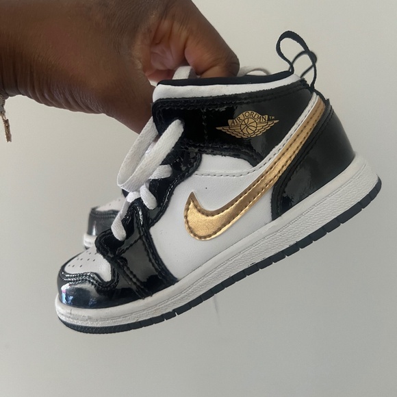Air Jordan 1 Mid SE Metallic Gold Patent Black White Toddler 9C - Picture 2 of 5